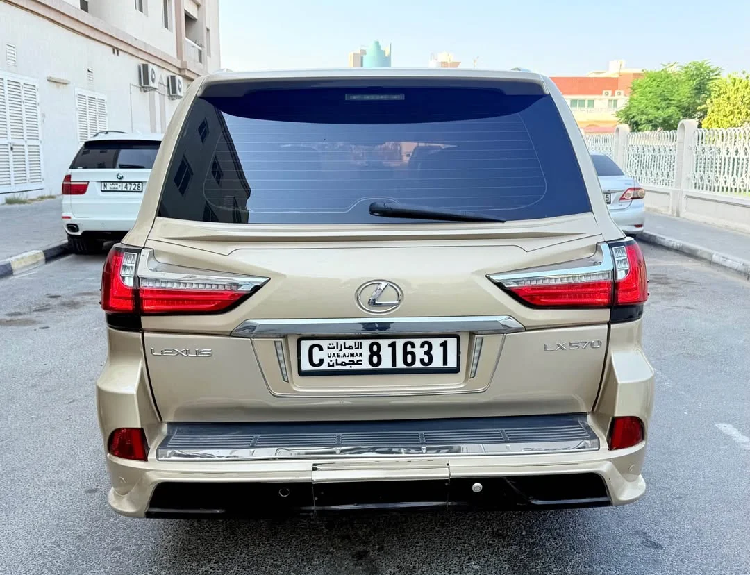 LEXUS LX570 2010 — miniature 10