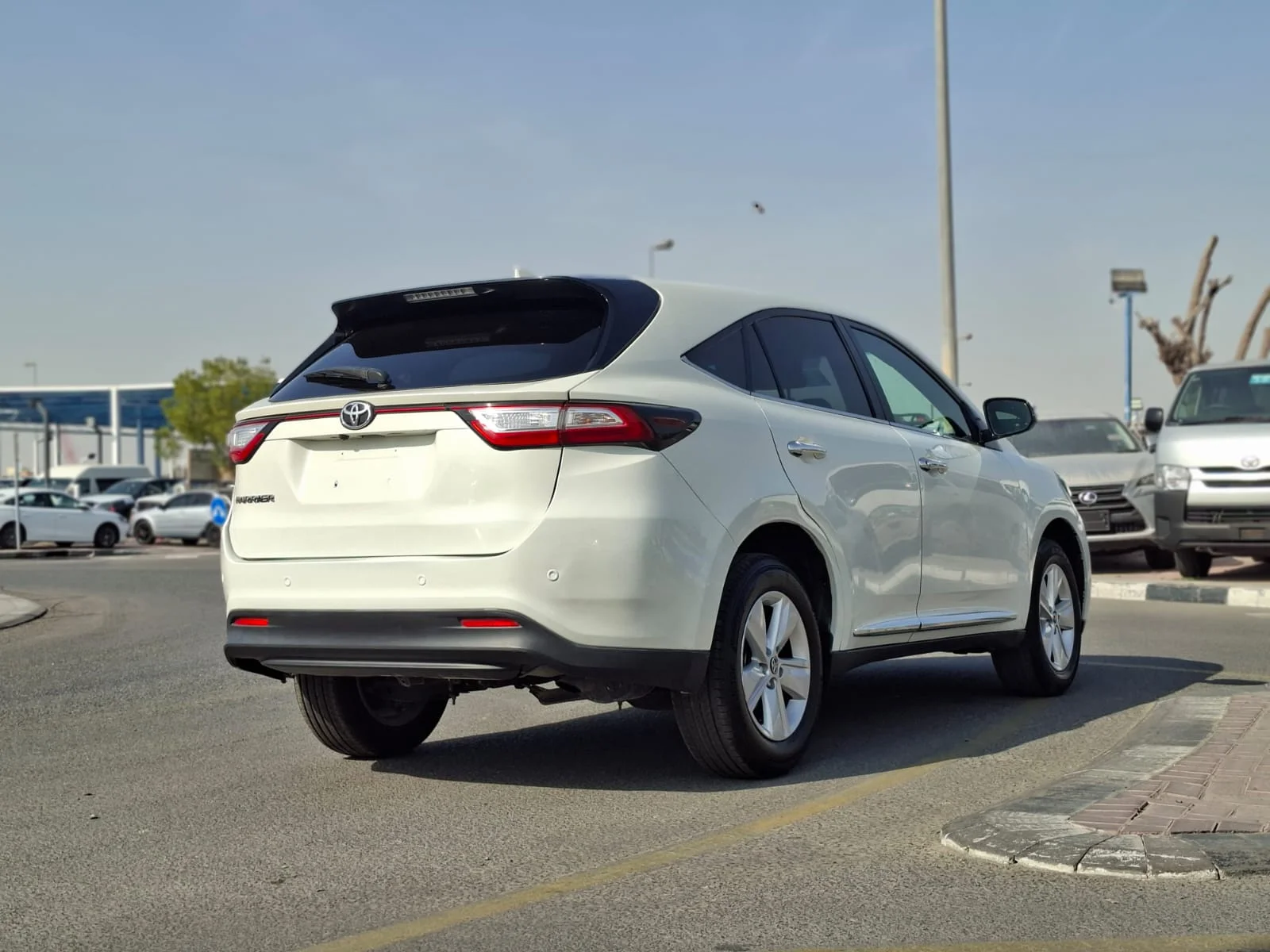 Toyota Harrier 2019 — miniature 3