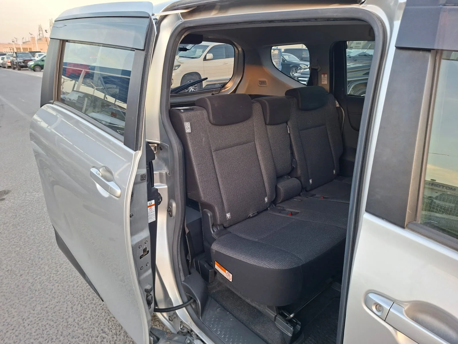 Toyota Sienta 2019 — miniature 9