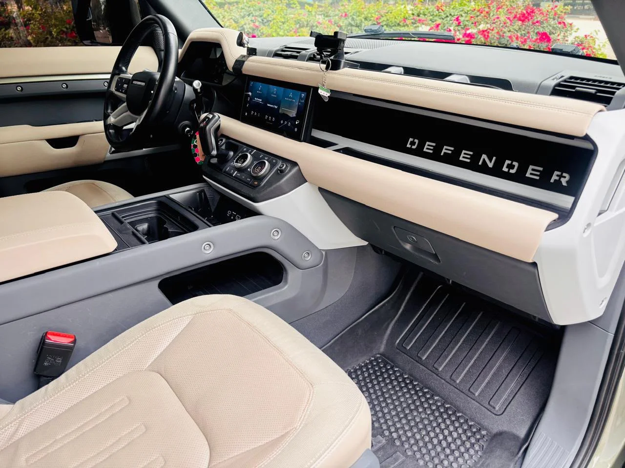 LAND ROVER DEFENDER 2020 — miniature 4