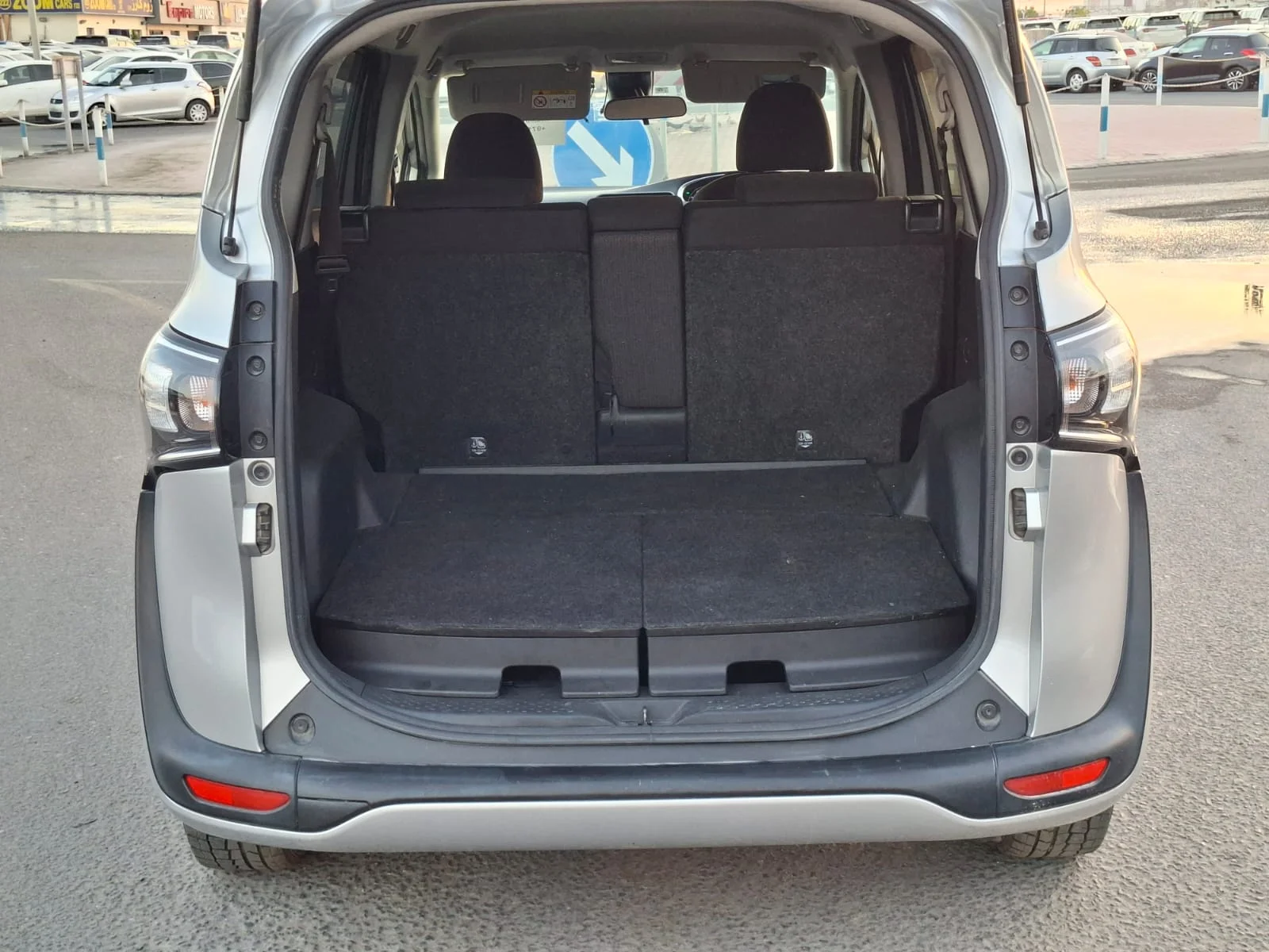Toyota Sienta 2019 — miniature 13