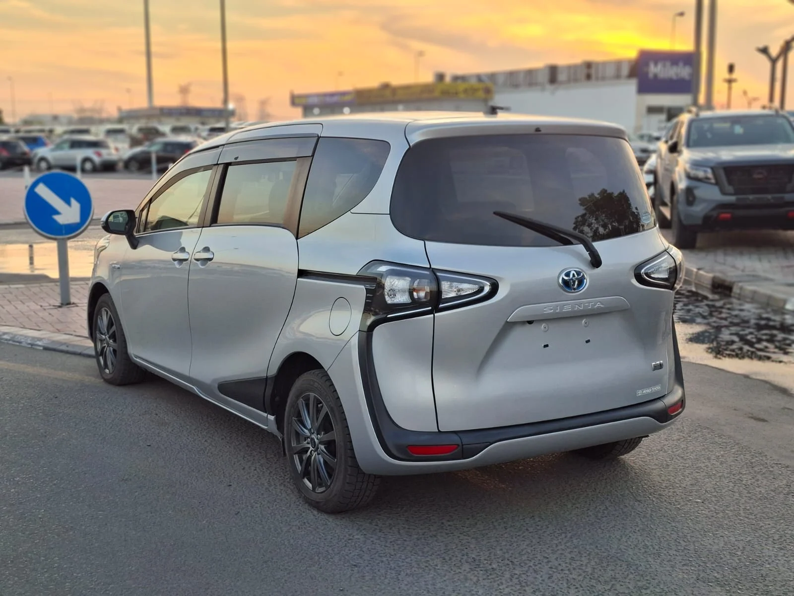 Toyota Sienta 2019 — miniature 2