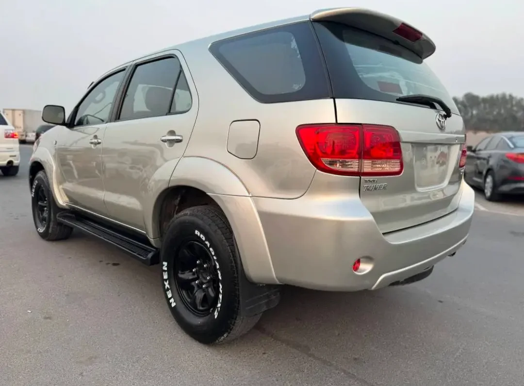 Toyota Fortuner 2007 — miniature 7