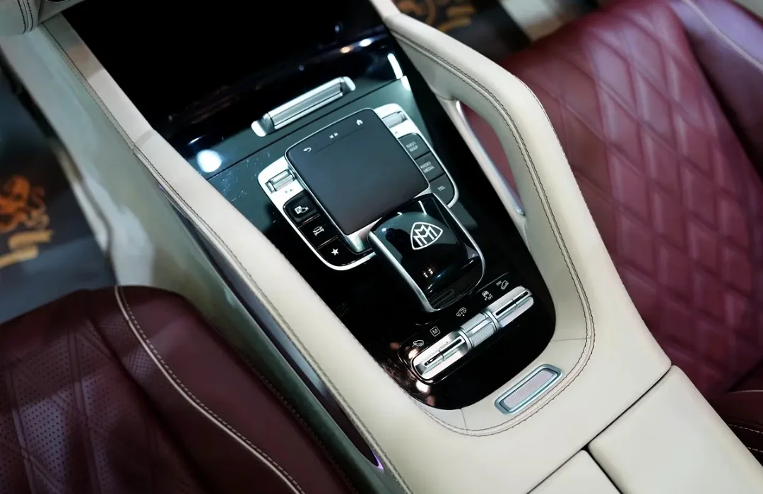 Mercedes-Benz GLS Maybach 2024 — miniature 13