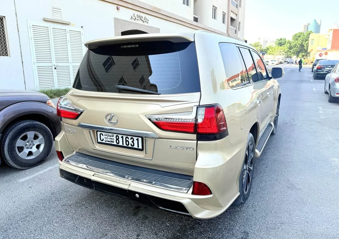 LEXUS LX570 2010 — miniature 8