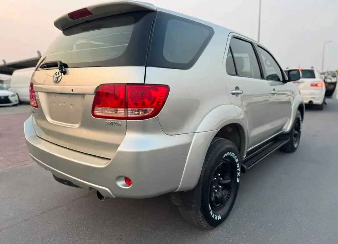 Toyota Fortuner 2007 — miniature 6