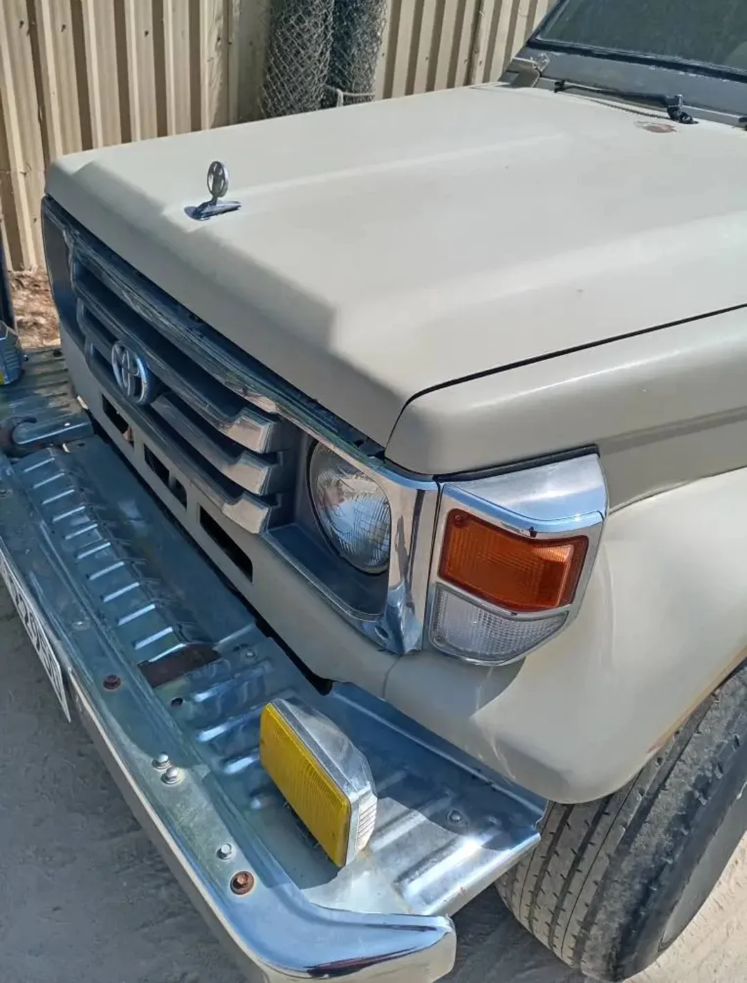 Toyota Land Cruiser Pickup 1989 — miniature 3