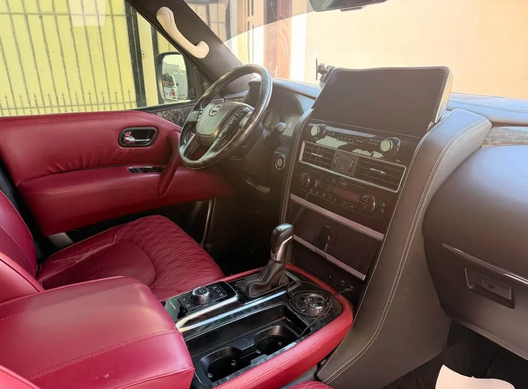 Nissan Patrol 2012 — miniature 6