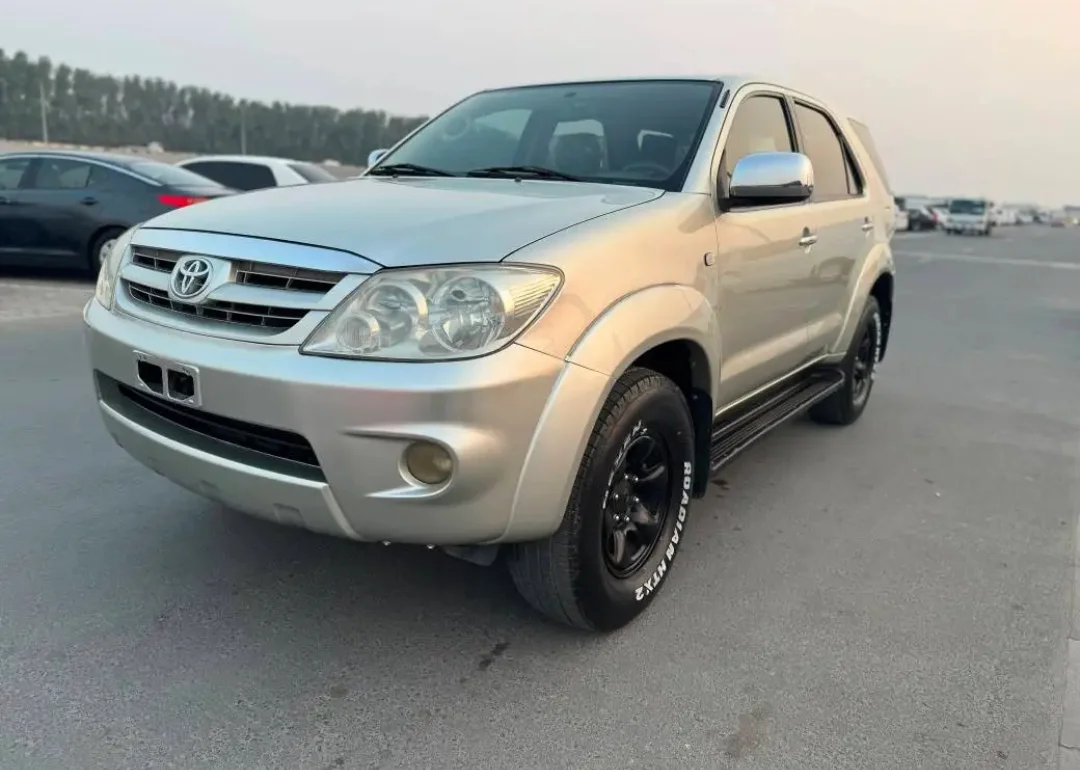 Toyota Fortuner 2007 — miniature 5