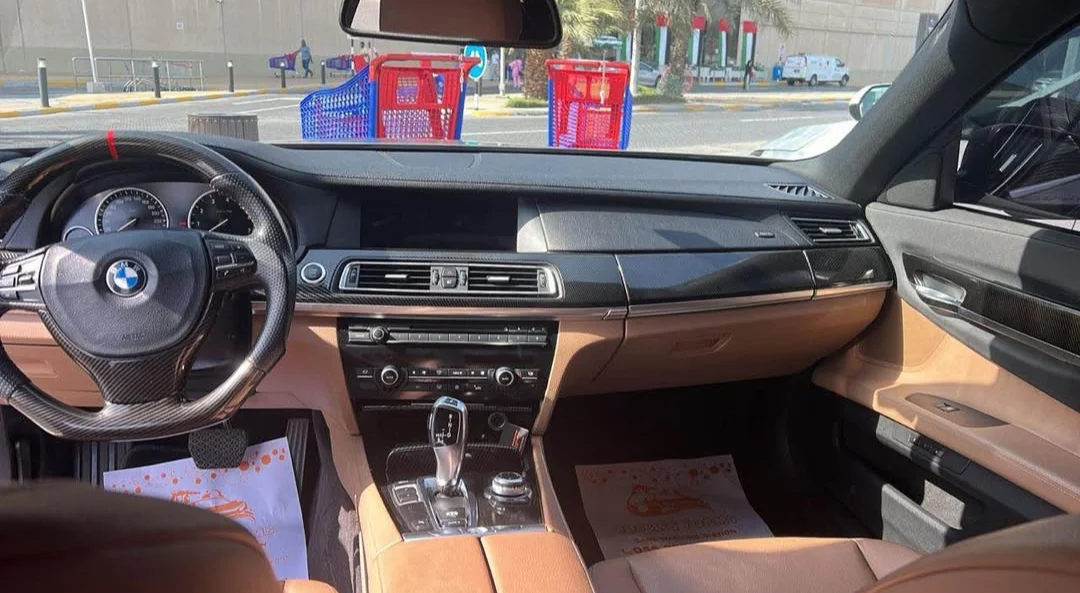 BMW 730 2010 — miniature 3