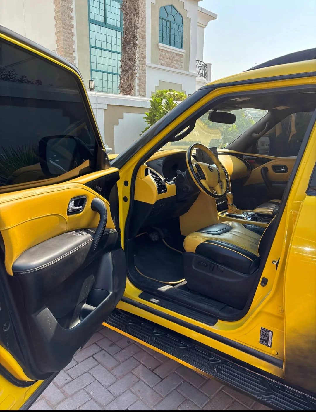 Nissan Armada 2019 — miniature 5