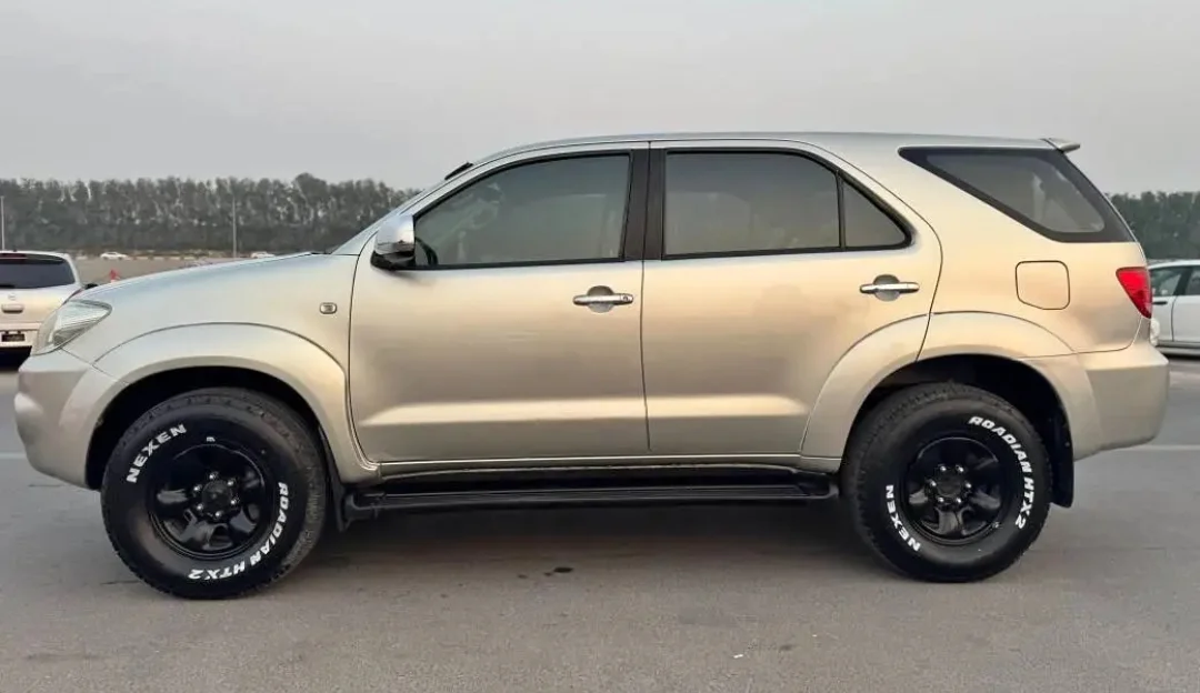 Toyota Fortuner 2007 — photo principale