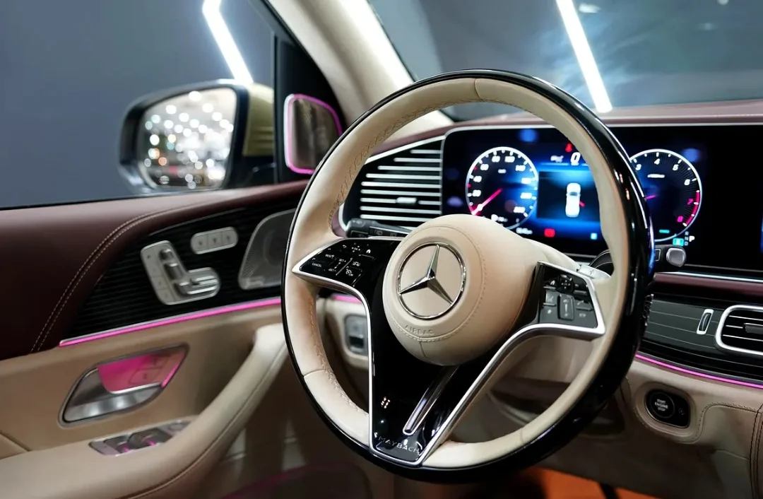 Mercedes-Benz GLS Maybach 2024 — miniature 4