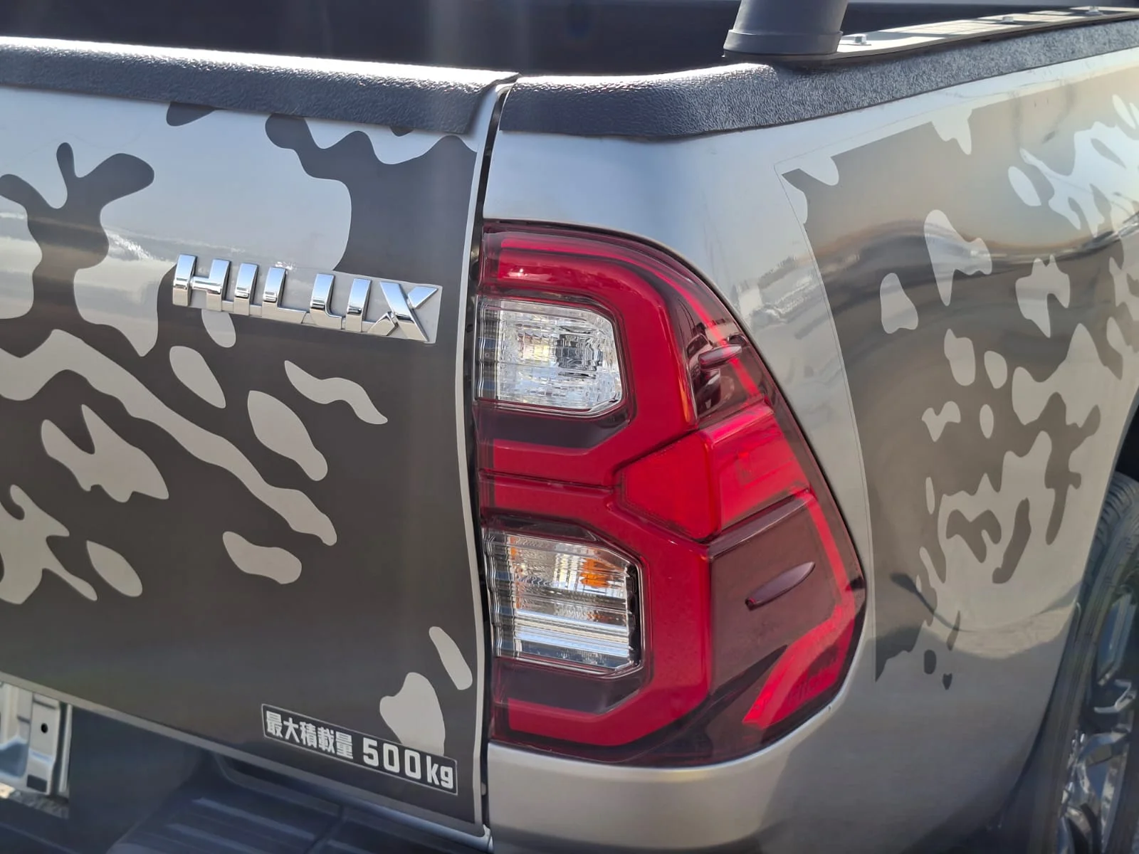 Toyota Hilux 2020 — miniature 17