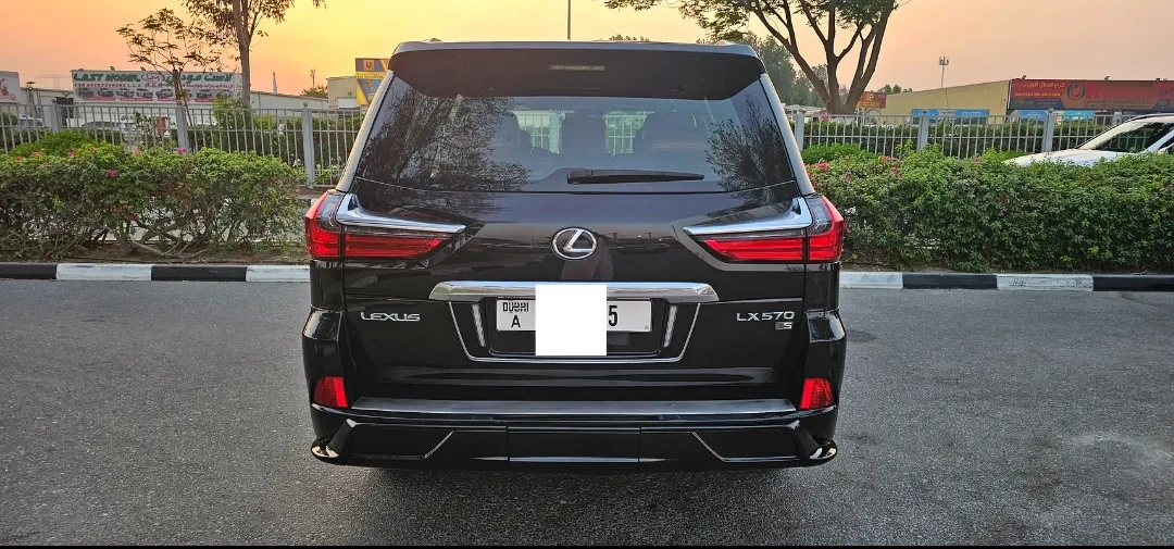 Lexus LX 570 2024 — miniature 6