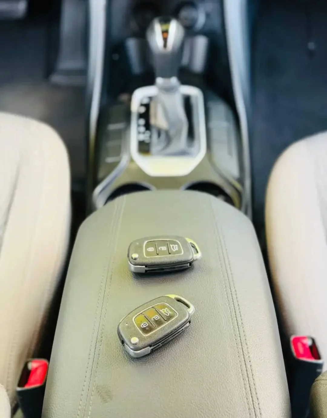 HYUNDAI SANTA FE 2018 — miniature 16