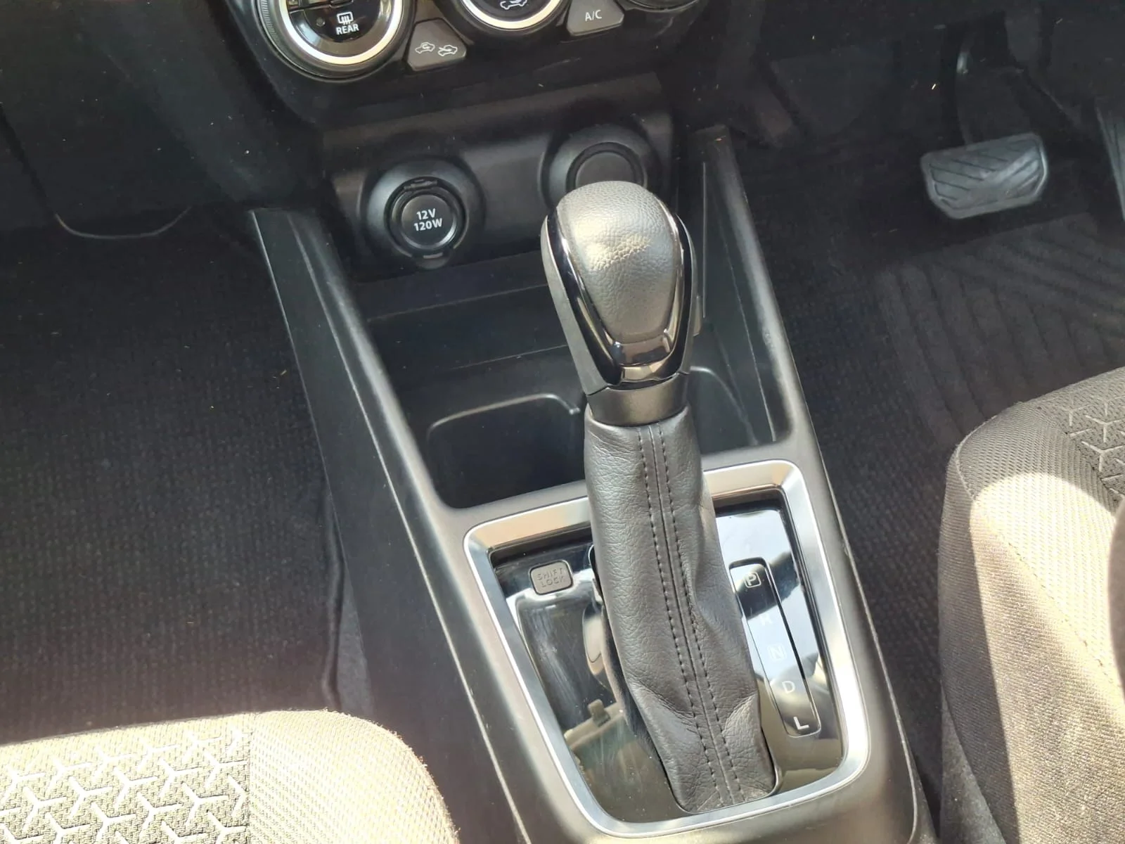 Suzuki Swift 2019 — miniature 9