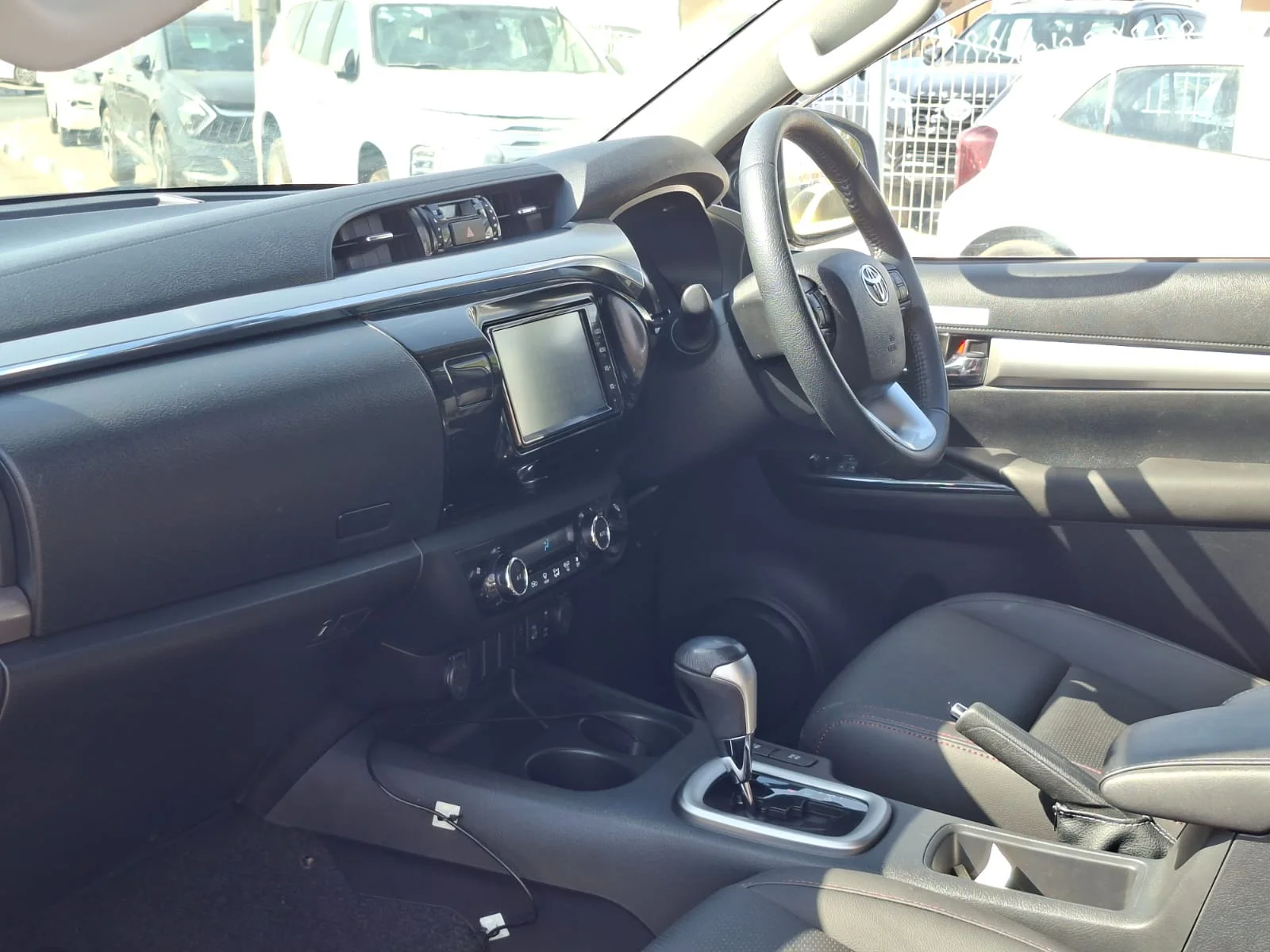 Toyota Hilux 2020 — miniature 14