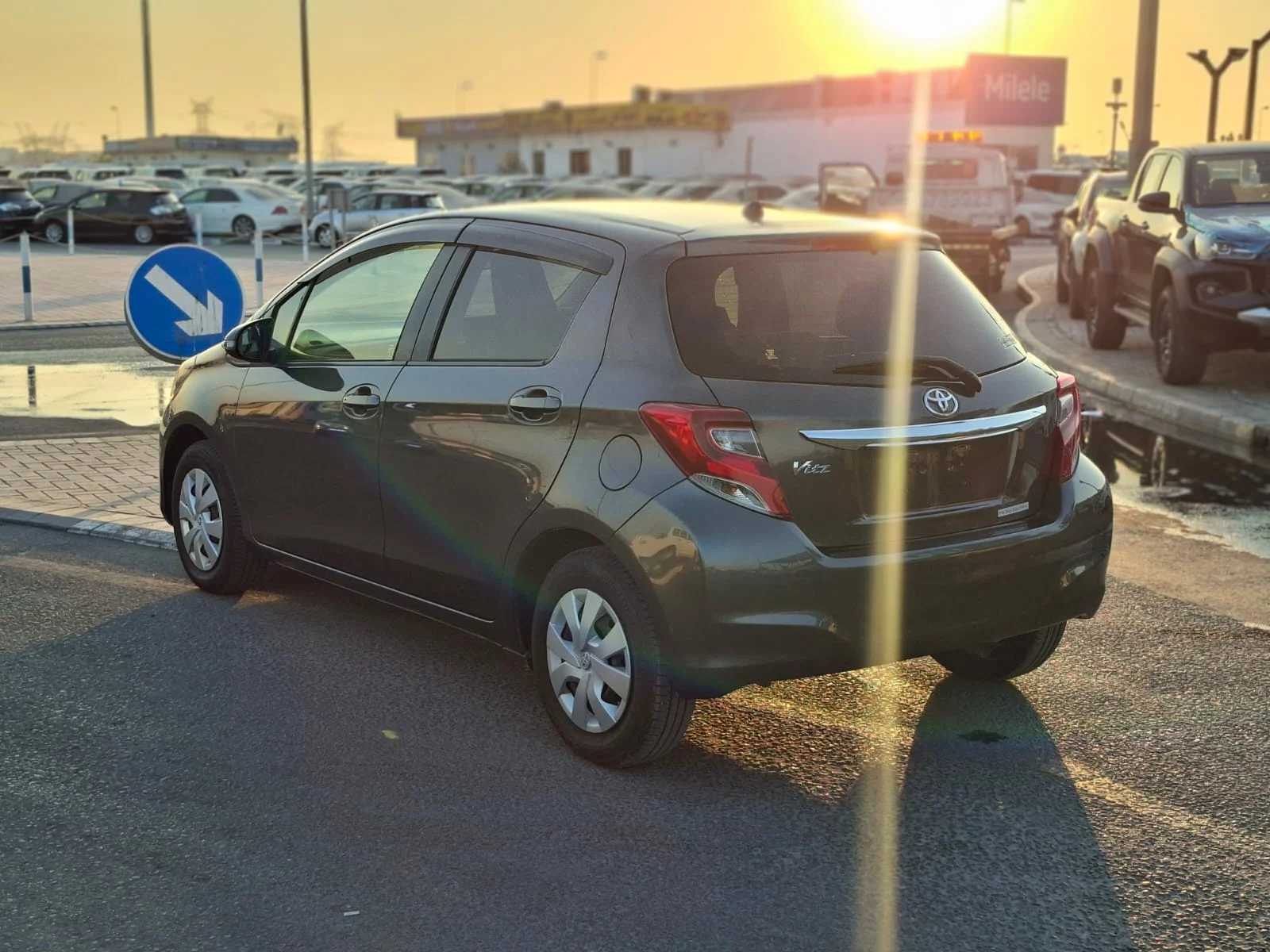 Toyota Vitz 2014 — miniature 2