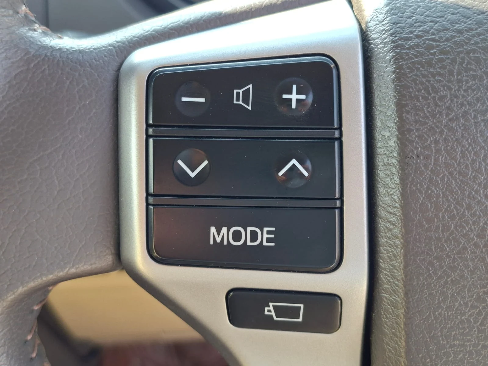 Toyota Prado 2015 — miniature 8