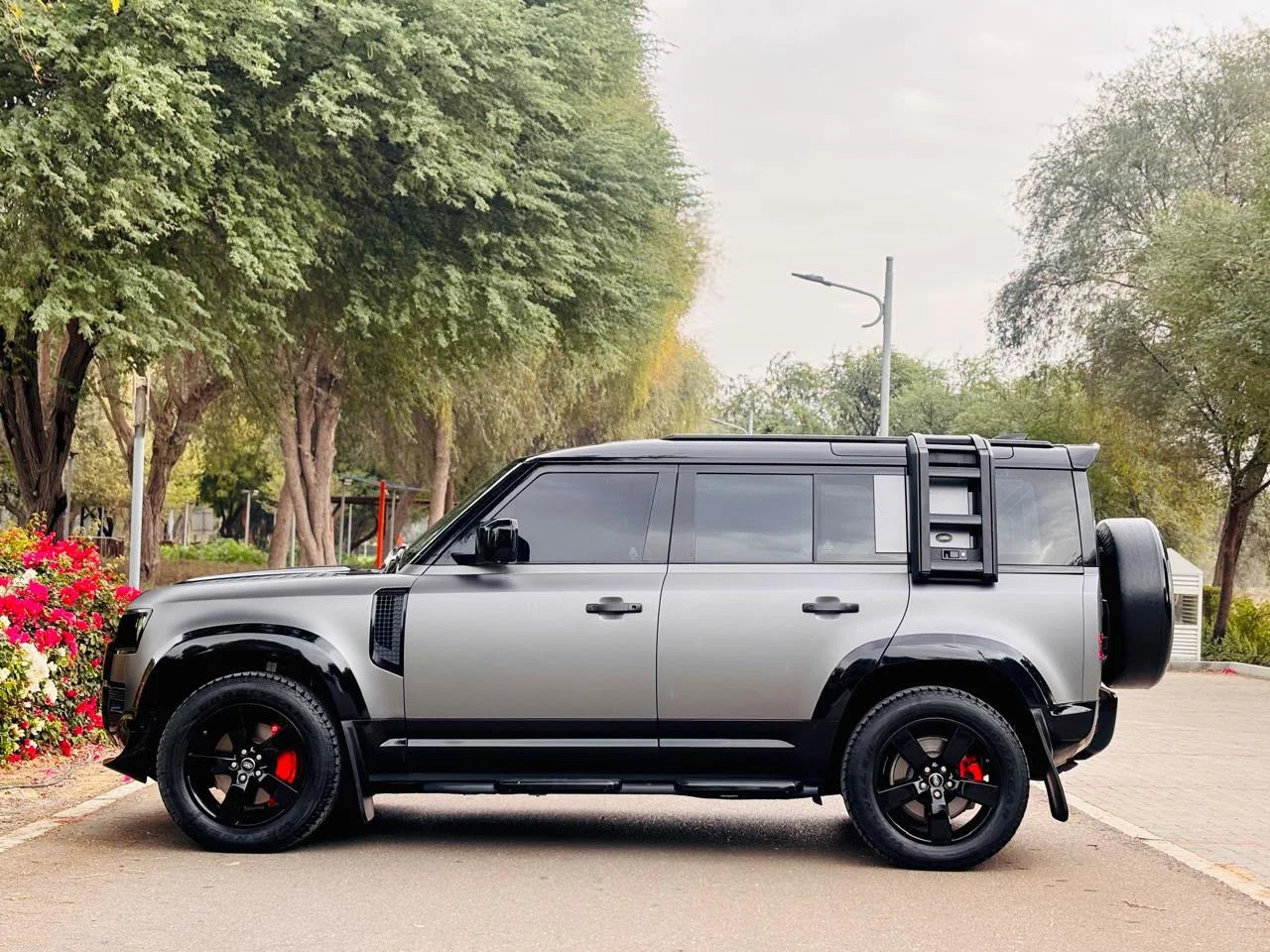LAND ROVER DEFENDER 2020 — miniature 11