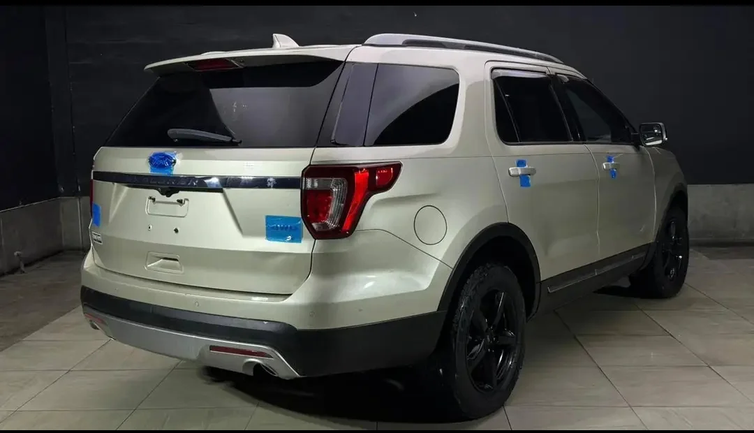 Ford Explorer 2017 — miniature 2