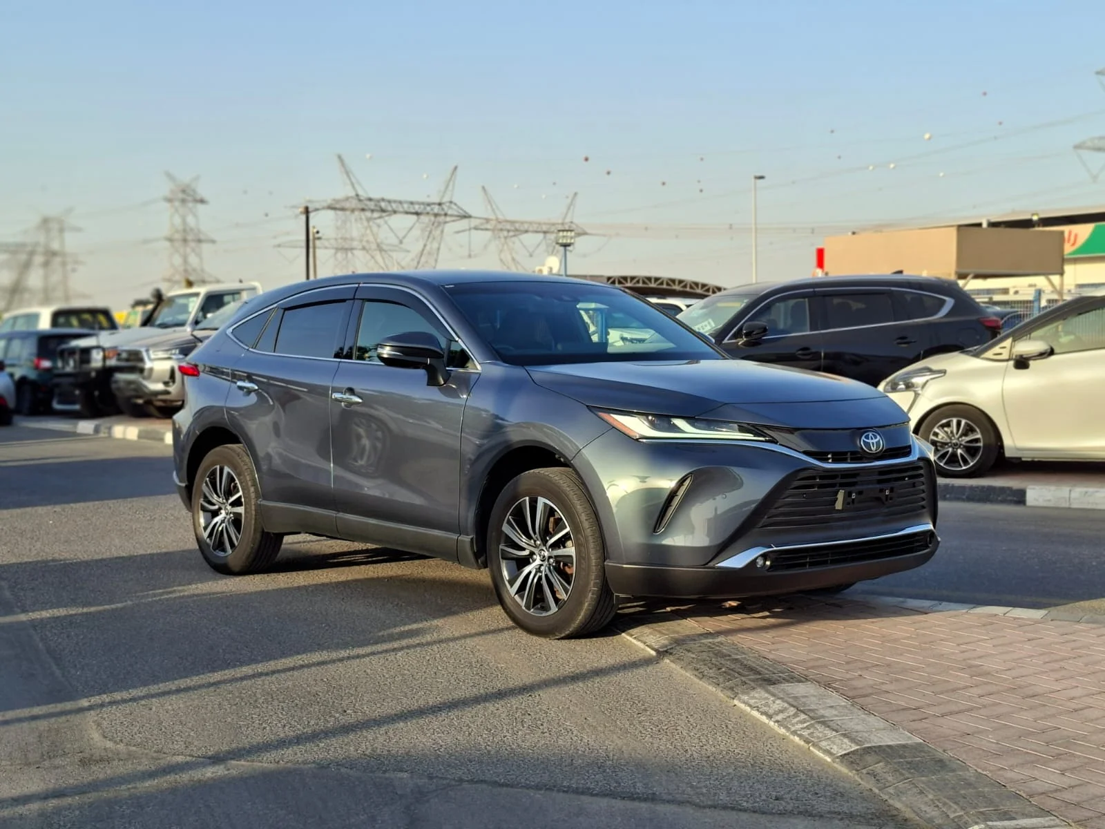 Toyota Harrier 2021 — photo principale