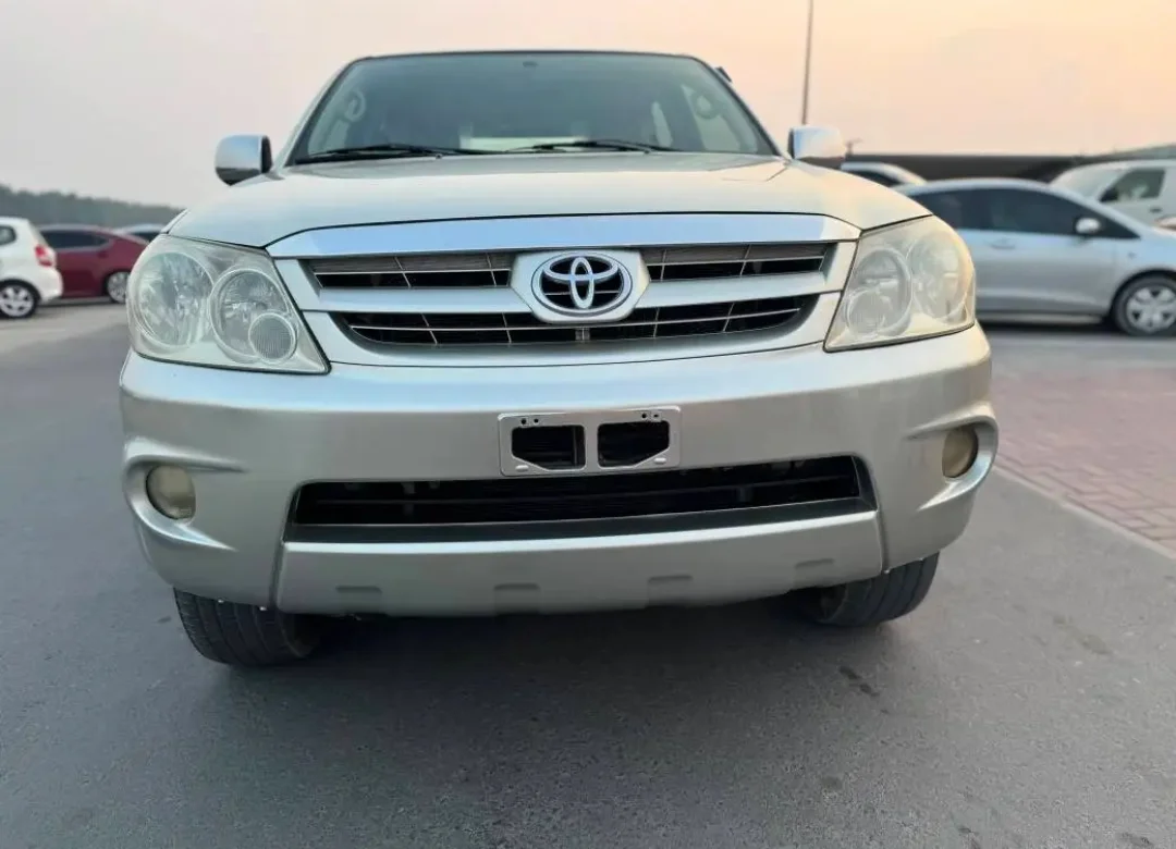 Toyota Fortuner 2007 — miniature 3