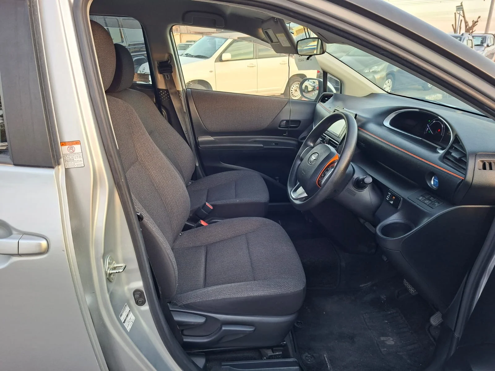 Toyota Sienta 2019 — miniature 11