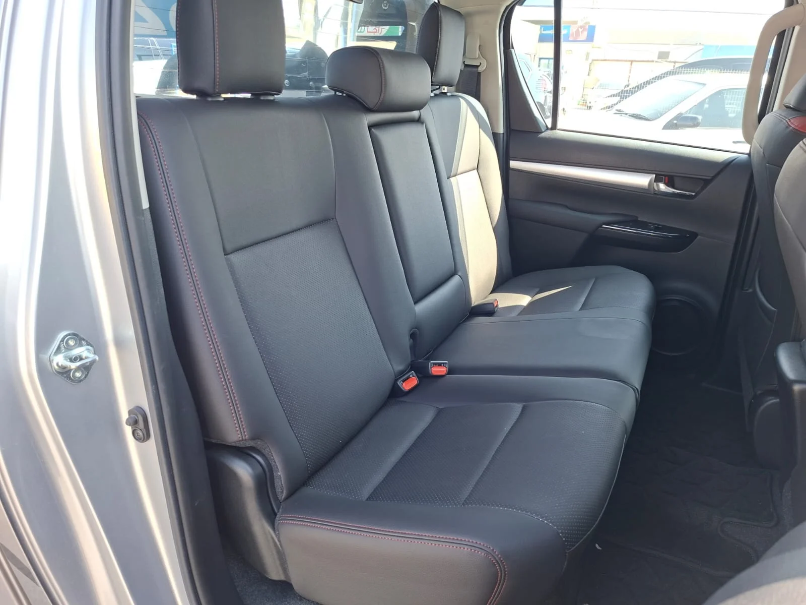 Toyota Hilux 2020 — miniature 12