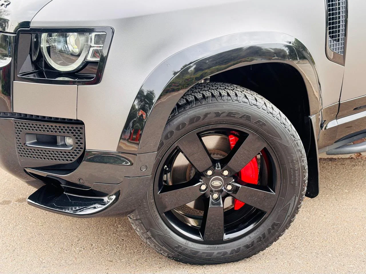 LAND ROVER DEFENDER 2020 — miniature 3