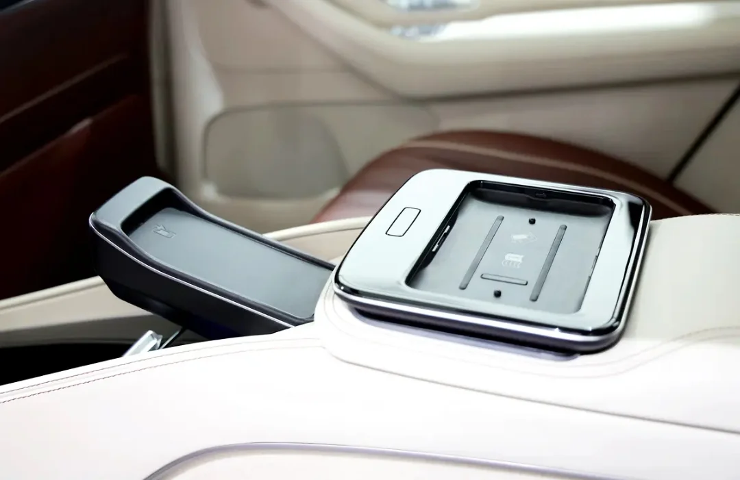 Mercedes-Benz GLS Maybach 2024 — miniature 16