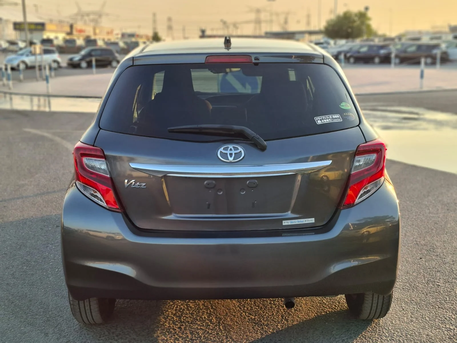 Toyota Vitz 2014 — miniature 4