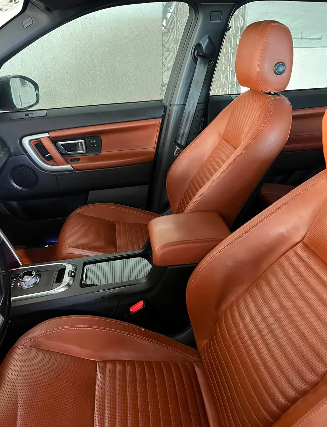 LAND ROVER Discovery 2015 — miniature 8