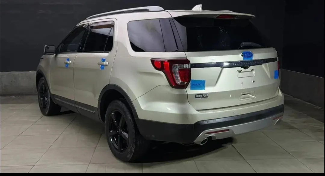 Ford Explorer 2017 — miniature 9