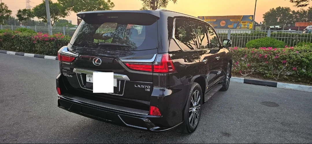 Lexus LX 570 2024 — miniature 7