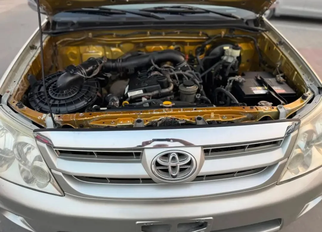 Toyota Fortuner 2007 — miniature 13