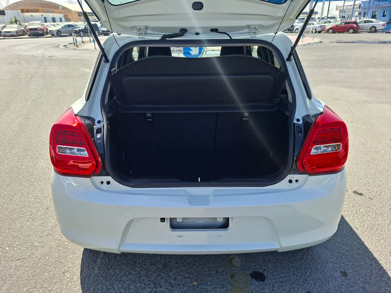 Suzuki Swift 2019 — miniature 11