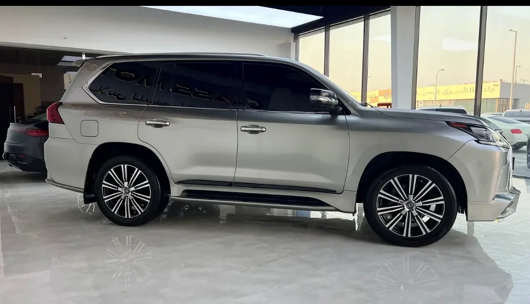 Lexus LX 570 2024 — miniature 5