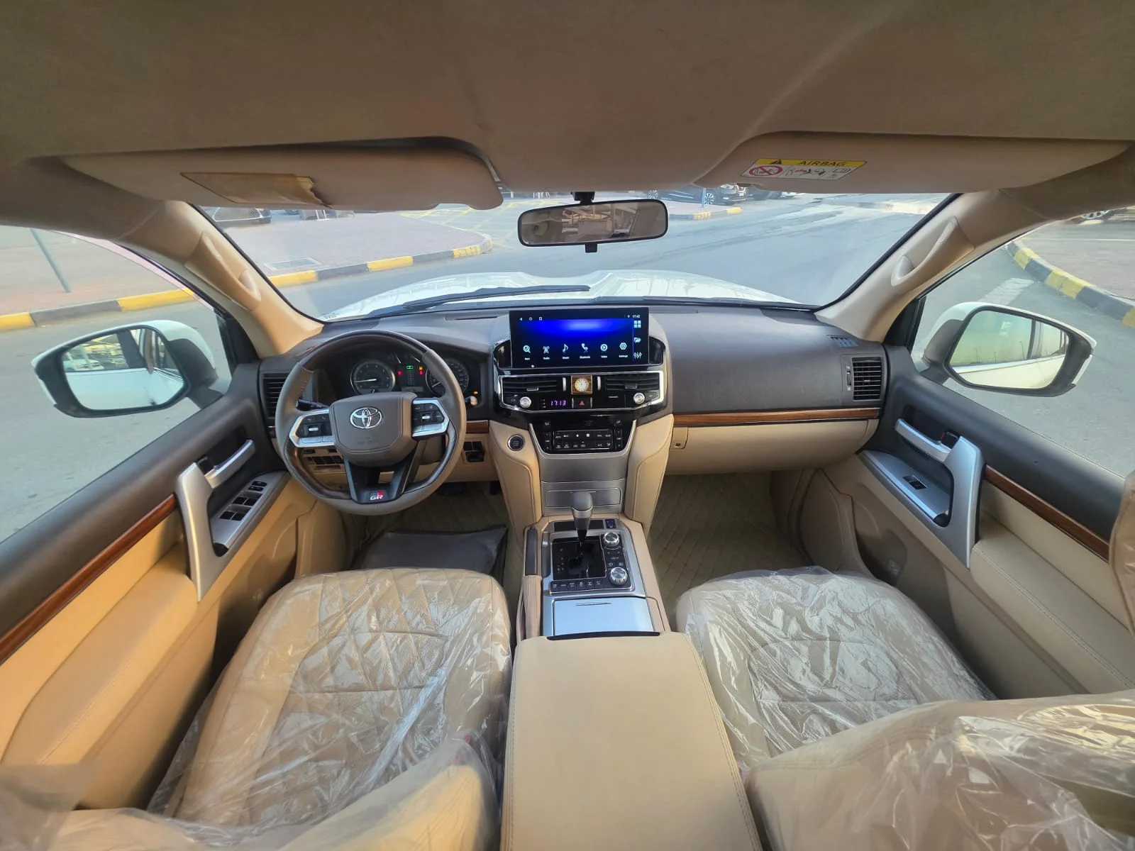 Toyota Land Cruiser LC300 2024 — miniature 10
