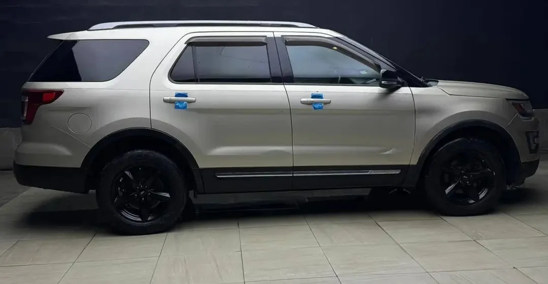 Ford Explorer 2017 — miniature 8