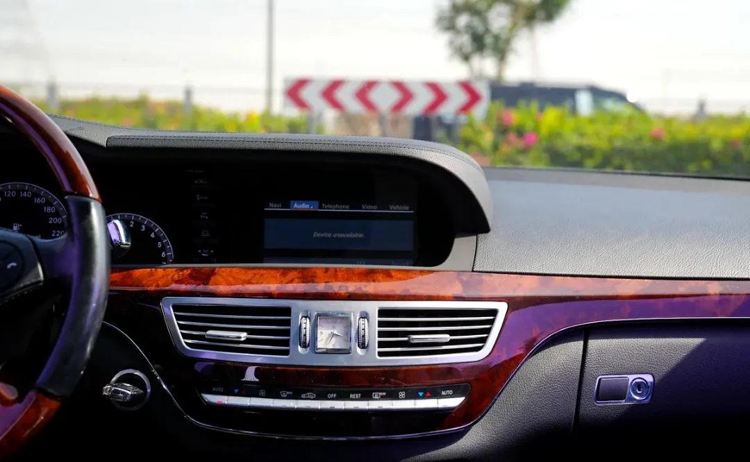 Mercedes-Benz Classe S Maybach 2024 — miniature 12