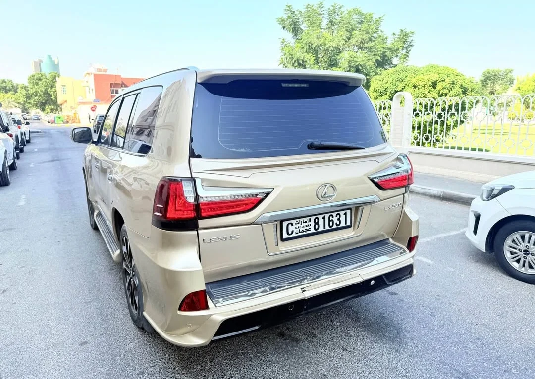 LEXUS LX570 2010 — miniature 11