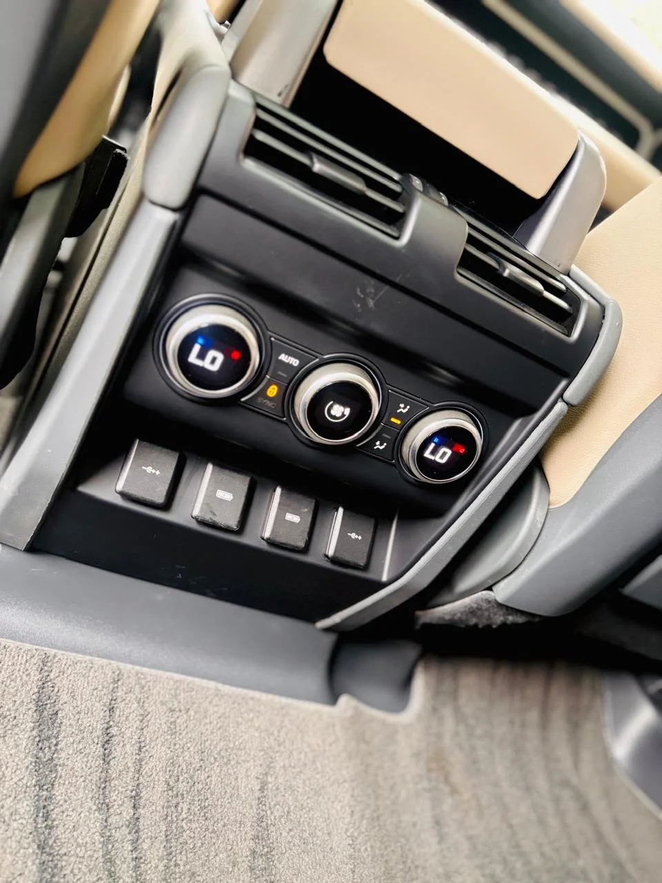 LAND ROVER DEFENDER 2020 — miniature 10