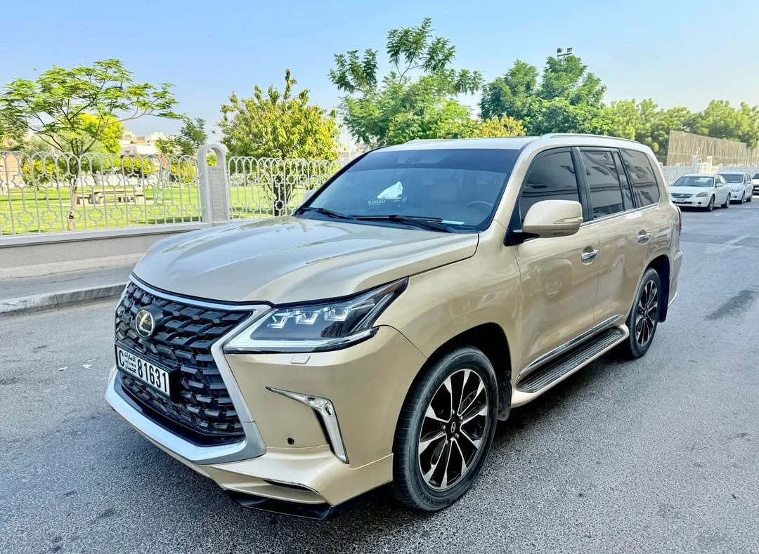 LEXUS LX570 2010 — miniature 3