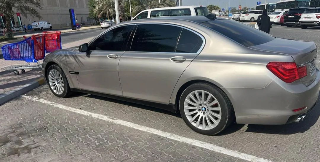 BMW 730 2010 — photo principale