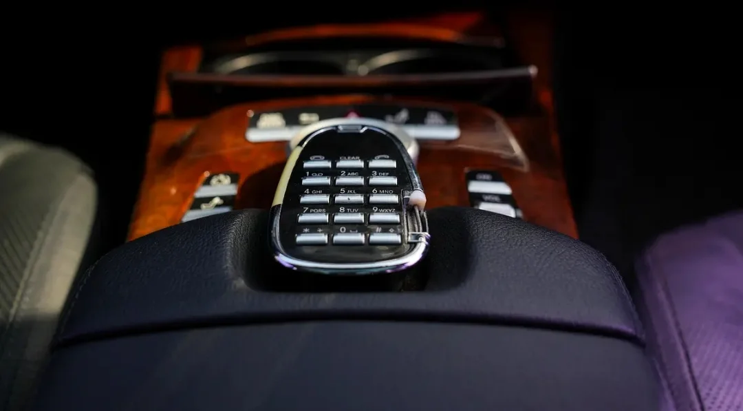 Mercedes-Benz Classe S Maybach 2024 — miniature 6