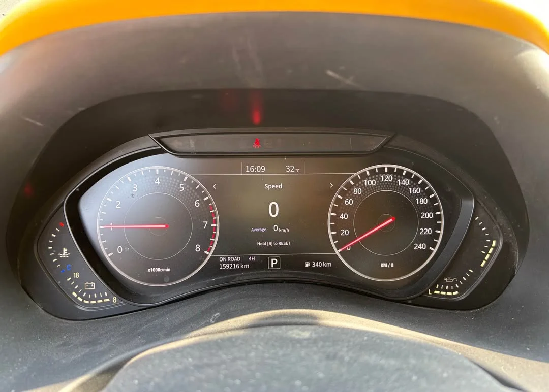 Nissan Armada 2019 — miniature 7