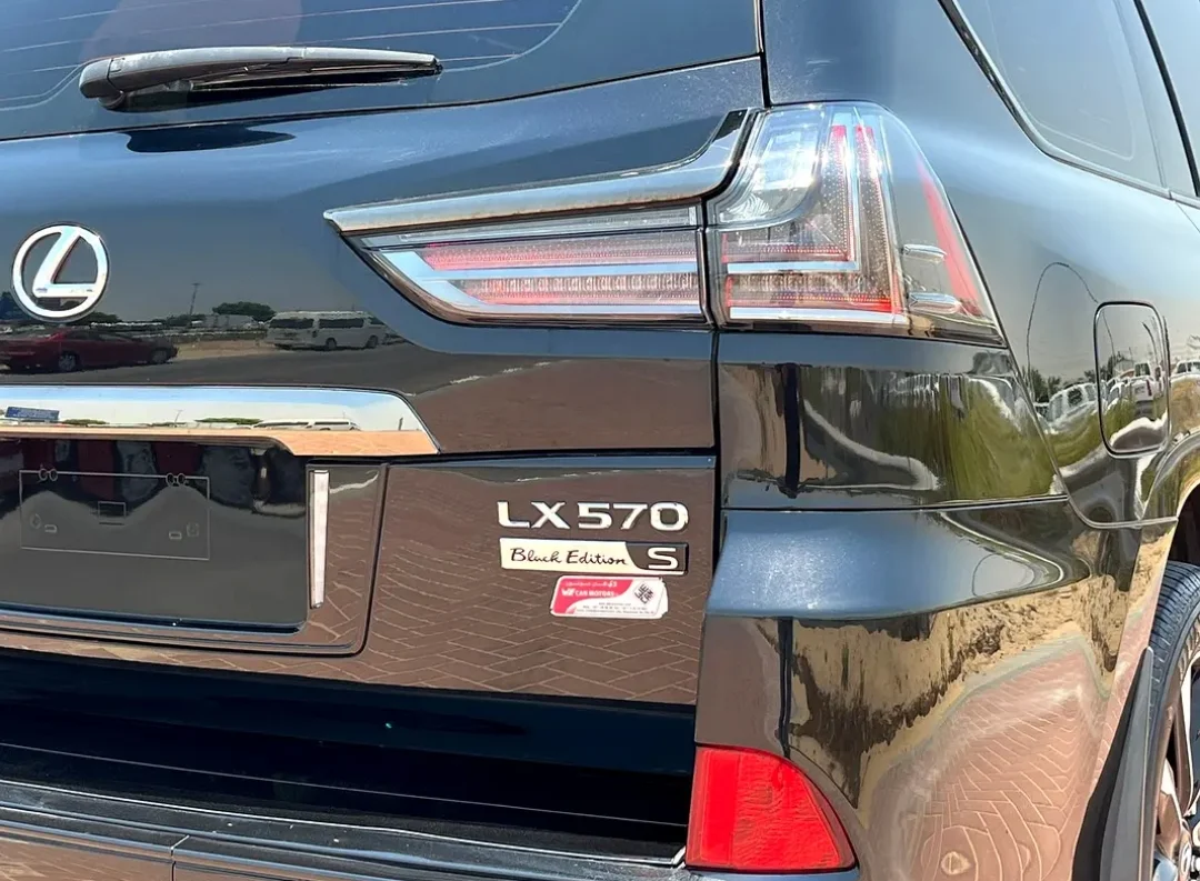 Lexus LX 570 2024 — miniature 11