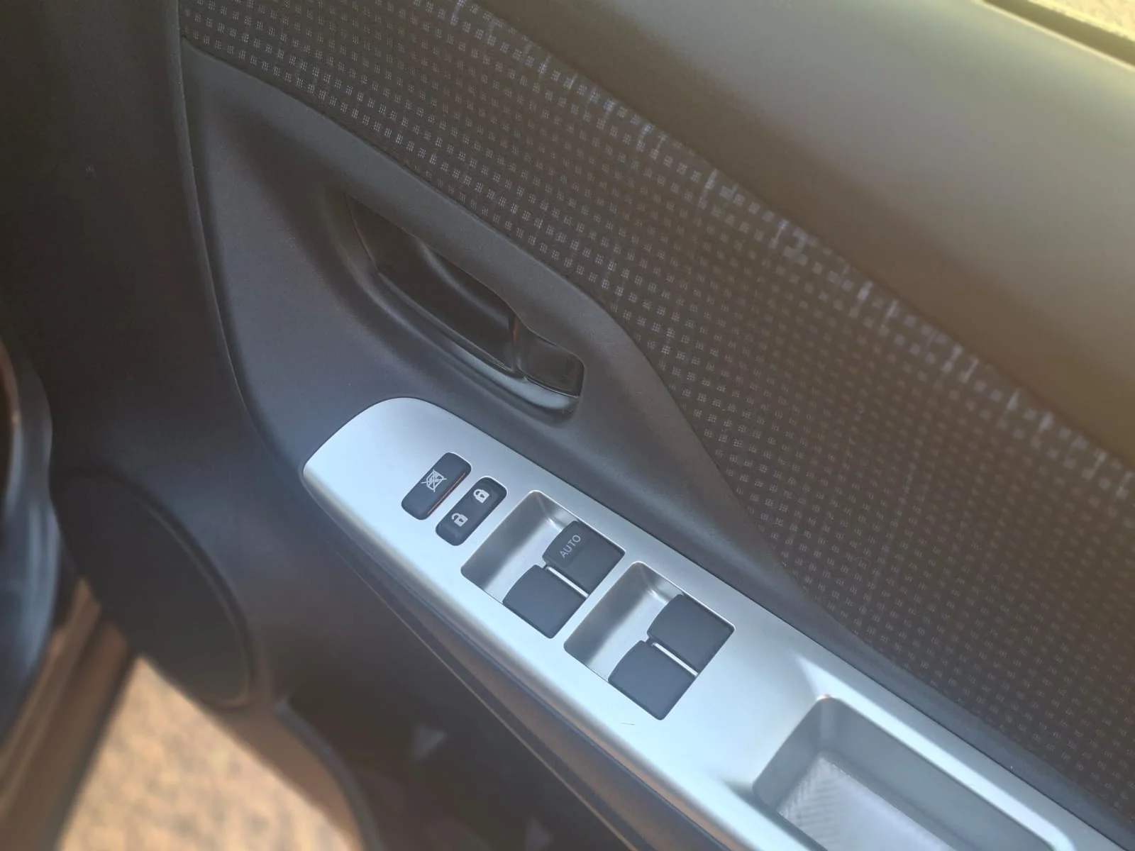 Toyota Vitz 2014 — miniature 15
